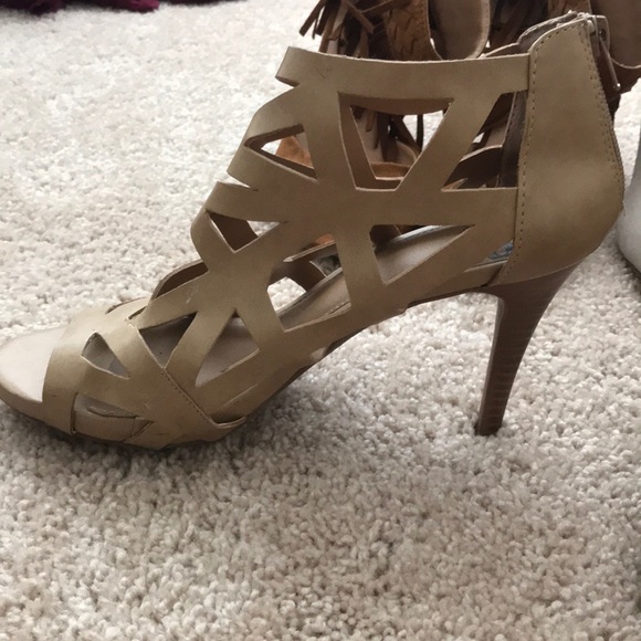 Tan hells with cutouts - Picture 2 of 2